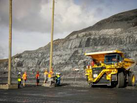 «Свернуть горы!»: выявлены лучшие водители горной спецтехники на Нежданинском