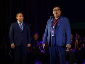 В Приморском драматическом театре прошел гала-концерт мастеров искусств Якутии