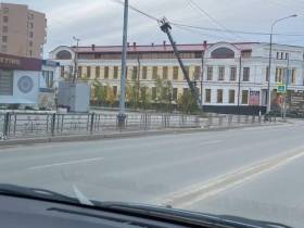 Фото и видео: последствия сильного ветра в Якутске