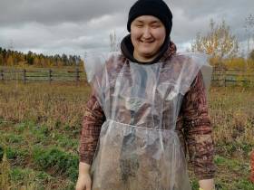 В Ленском районе овощеводам убрать урожай помогли сотрудники администрации и учреждений