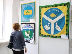 В Якутске открылась выставка гербов районов республики