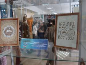 В Якутске открылась выставка гербов районов республики