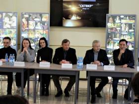 Молодёжный театр Республики Коми привез в Якутск документальную постановку с бассейном