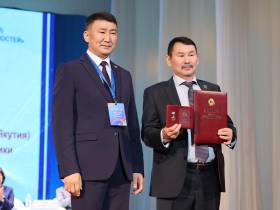 Лучшие педагоги Якутии рассказали, кому посвятили награды