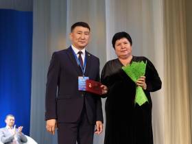 Лучшие педагоги Якутии рассказали, кому посвятили награды