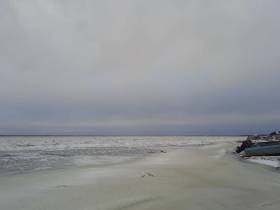 Реку Яну заковывает в лед