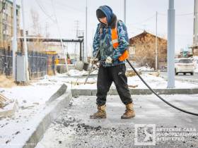 Дорожники Якутска рассказали, как ведут ремонт в минусовую температуру