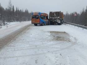 Автобус службы такси попал в ДТП на трассе «Лена» в Якутии