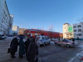 В Якутске из-за сообщения о минировании оцепили здание школы