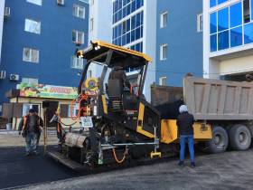 В Якутске подходят к концу работы по асфальтированию жилых дворов