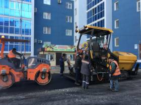 В Якутске подходят к концу работы по асфальтированию жилых дворов