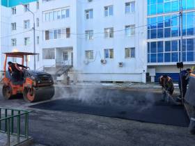 В Якутске подходят к концу работы по асфальтированию жилых дворов