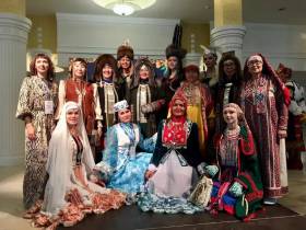 Якутские мастера представили костюмы на выставке «Нарядная Россия»
