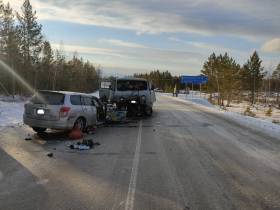 Четыре человека госпитализированы после крупного ДТП на трассе в Якутии