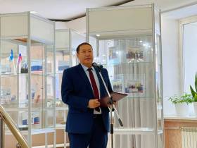 В Якутске открылась выставка «Якутия – территория единства»