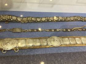 Более 200 серебряных якутских украшений представили на выставке в Хабаровске