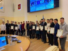 Бойцов студотрядов наградили за помощь в ликвидации последствий паводка в Верхоянском районе