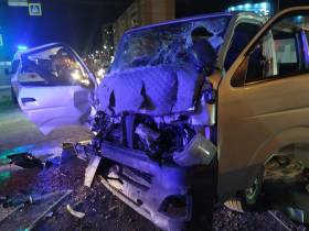 В Якутске столкнулись микроавтобус и маршрутный автобус. Сообщается о пяти пострадавших