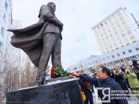 В Якутске открыли памятник легендарному промышленнику Тарасу Десяткину