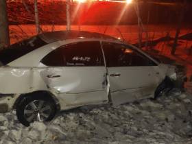 В Якутии пьяная женщина съехала с дороги и опрокинула автомобиль