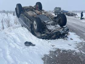 В Якутии легковой автомобиль столкнулся с грузовиком. Водитель погиб