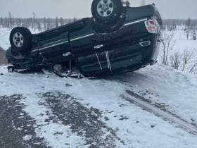 В Якутии легковой автомобиль столкнулся с грузовиком. Водитель погиб