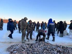 Фотофакт: в Якутии стартовал сезон подледной рыбалки - мунха