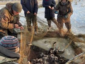 Фотофакт: в Якутии стартовал сезон подледной рыбалки - мунха