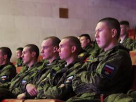 Артисты из Якутии выступили в бурятском гарнизоне перед мобилизованными земляками