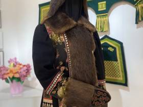 Якутия передала Российскому этнографическому музею комплект женской национальной одежды