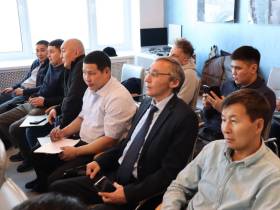 Перегруз на дорогах Якутии. В Минтрансе встретились с перевозчиками