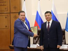 Работников транспорта Якутии наградили в преддверии профессионального праздника