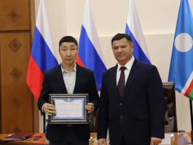 Работников транспорта Якутии наградили в преддверии профессионального праздника