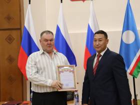 Работников транспорта Якутии наградили в преддверии профессионального праздника