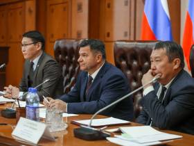 Работников транспорта Якутии наградили в преддверии профессионального праздника