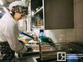 Еда высокого полета: как устроен цех бортового питания в аэропорту Якутска