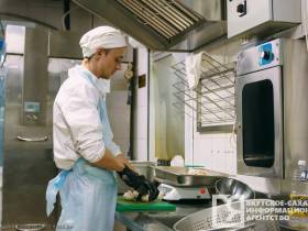 Еда высокого полета: как устроен цех бортового питания в аэропорту Якутска