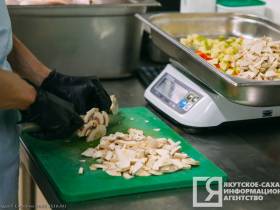 Еда высокого полета: как устроен цех бортового питания в аэропорту Якутска