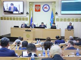 В Якутии приняли закон о ежемесячном пособии в связи с рождением и воспитанием детей