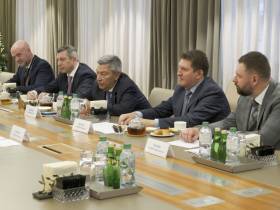 Реализацию совместных проектов обсудили Якутия и Газпромбанк