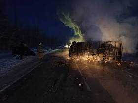 В Якутии в результате ДТП сгорел грузовик