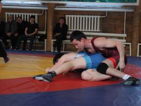 В Якутии стартовал турнир по вольной борьбе памяти Анатолия Константинова