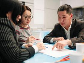 Сбер собрал на круглом столе педагогов Якутска