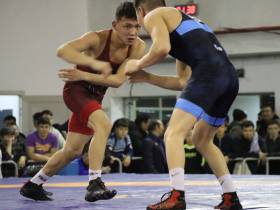 Определились финалисты чемпионата Якутии по вольной борьбе памяти Тарского