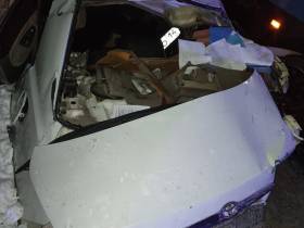 Три человека госпитализированы в Якутии после столкновения легковушки и “КамАЗа”