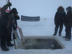 Видео: якутские моржи окунулись в прорубь в минус 55 градусов