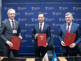 Российский футбольный союз передал якутским детям комплект инвентаря