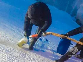 В поселке Светлый отогрели перемерзший участок трубопровода холодной воды