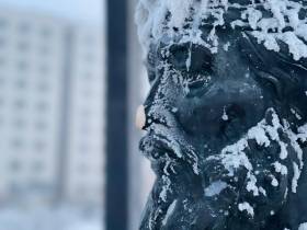 В Якутске задержаны вандалы, осквернившие памятник первопроходцу Дежневу