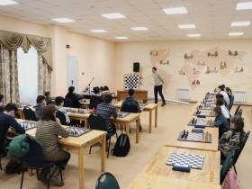 В Якутске стартовали мастер-классы по шахматам и сеансы одновременной игры с гроссмейстерами